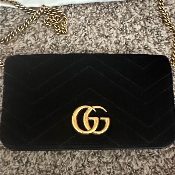 Gucci Black Velvet Marmont Bag with Gold Accents - Beautiful Condition - Picture 4 of 14